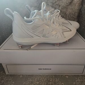New Balance Women's Size 6.5 Softball Cleats